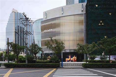 prada plaza 66|Prada shuts down flagship store in Shanghai at Plaza 66 Mall.